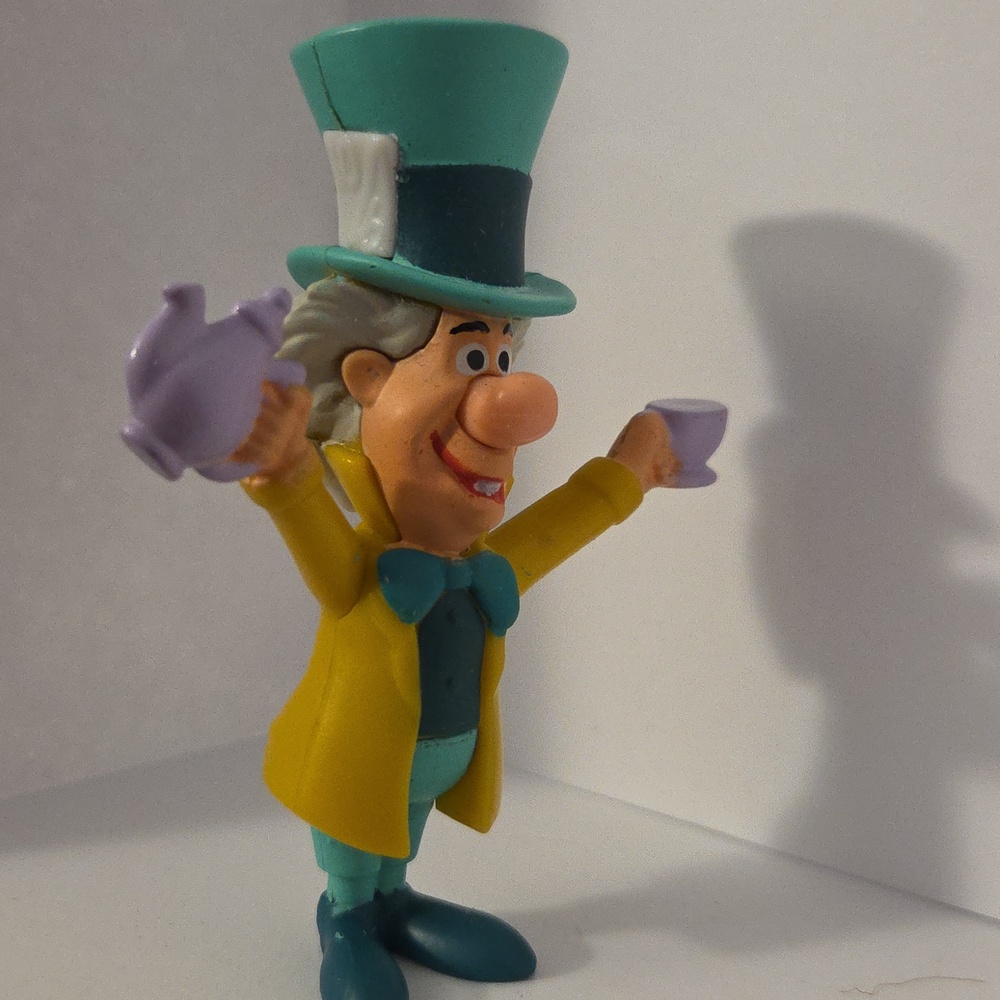 10/$10 Mad Hatter-Inspired Teapot Party Figurine - Picture 4 of 4